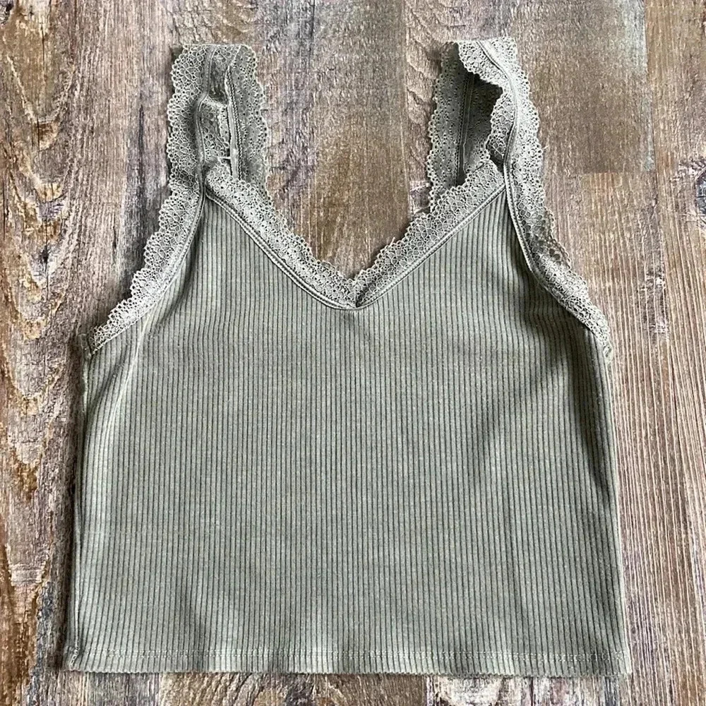 American Eagle | crop tank top